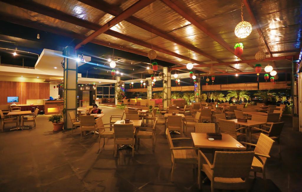 Borneo Hotel Pontianak Exterior foto