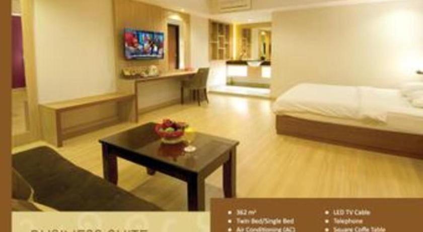 Borneo Hotel Pontianak Exterior foto