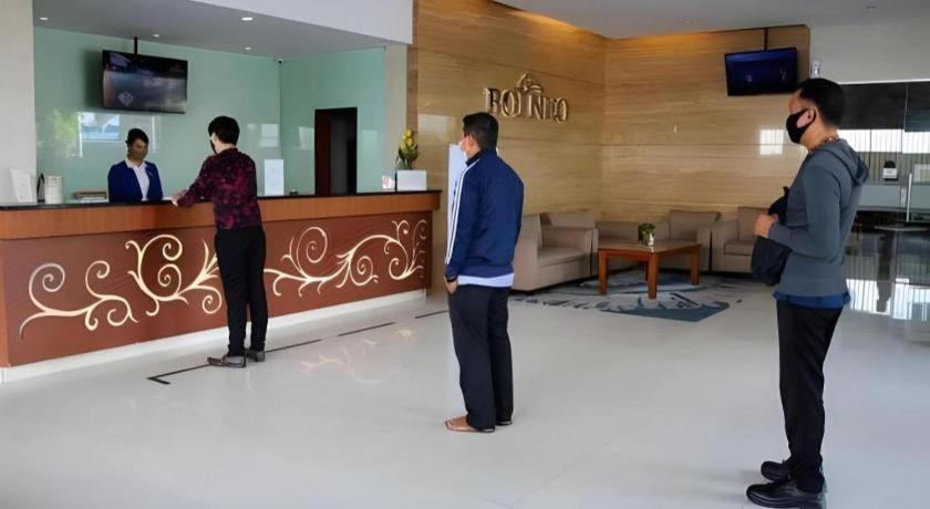 Borneo Hotel Pontianak Exterior foto