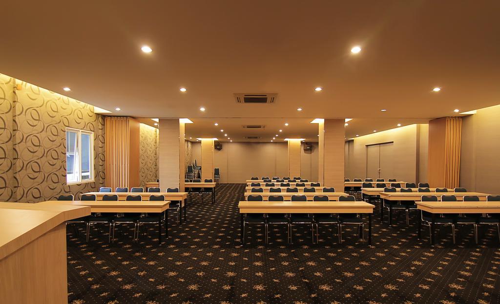 Borneo Hotel Pontianak Exterior foto