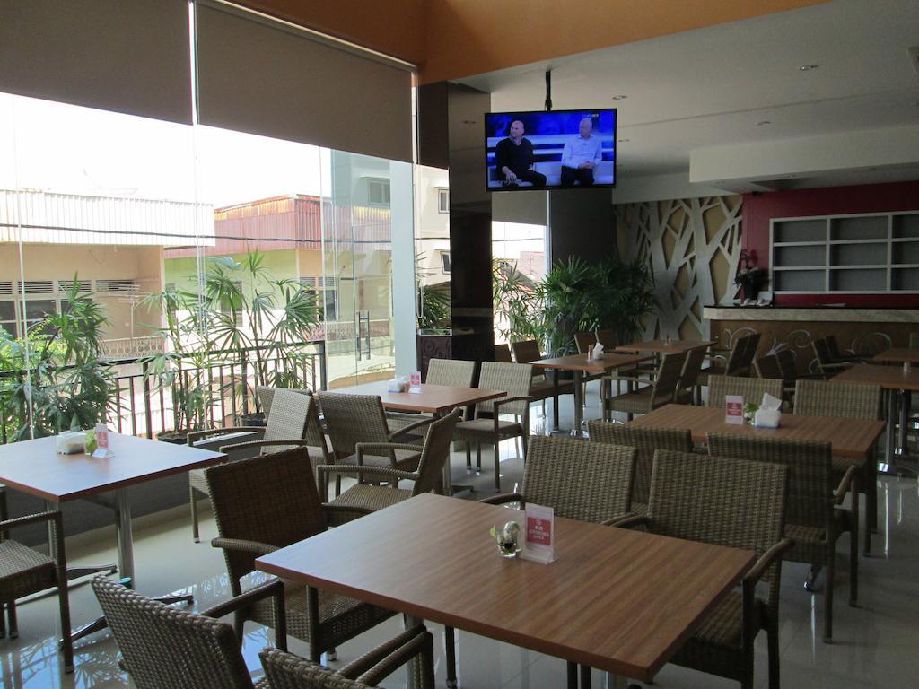 Borneo Hotel Pontianak Exterior foto
